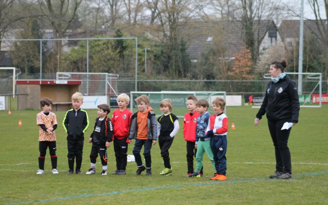 Veel vrolijke gezichten bij voetbalclinic Olympia ‘60