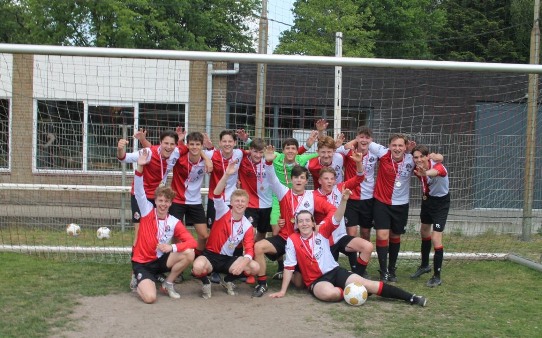 JO18-1 kampioen