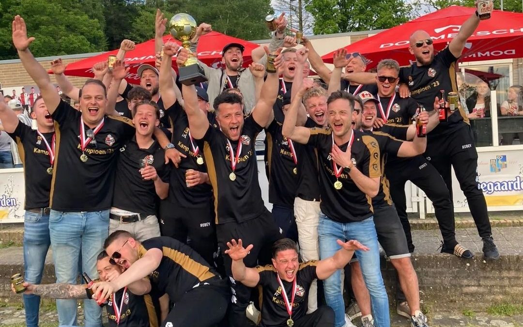 v.v. Olympia’60 3 viert kampioenschap!