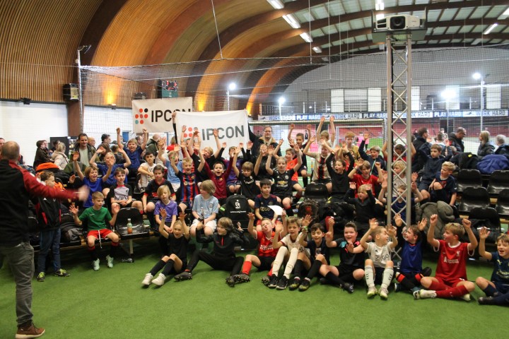 Geslaagd Ipcon Indoor Soccer toernooi