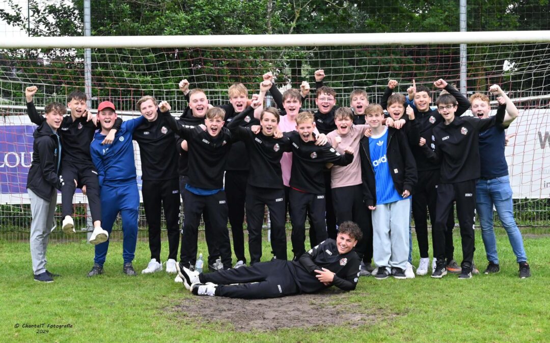 Gefeliciteerd kampioenen van de JO15-3! ⚽️